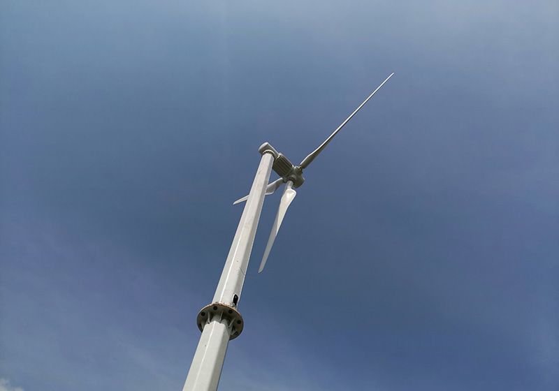 小型家用光伏板和小型風(fēng)力發(fā)電機(jī)能同時連接電池嗎?